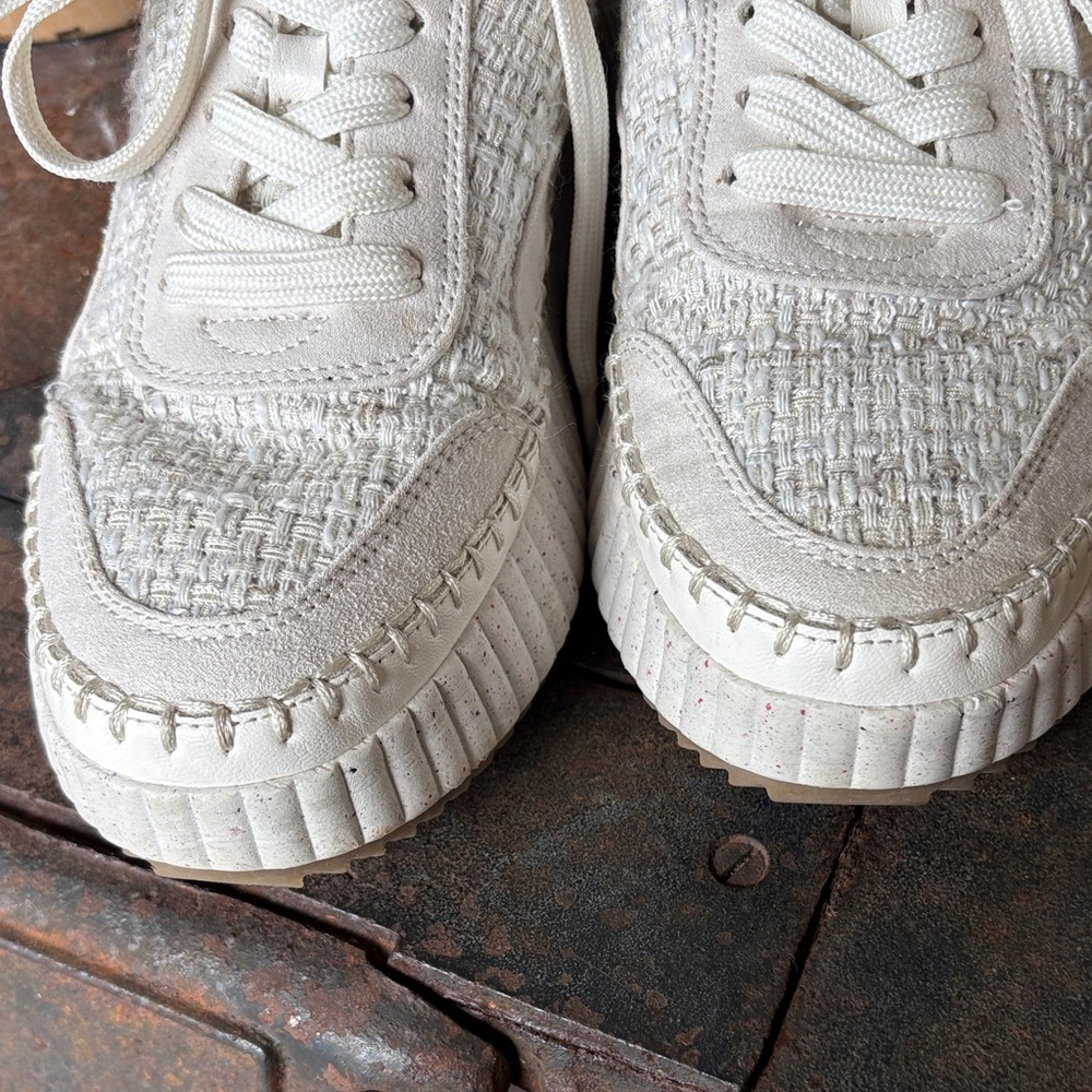 Universal Thread Cream Textured Sneakers - Picture 4 of 7